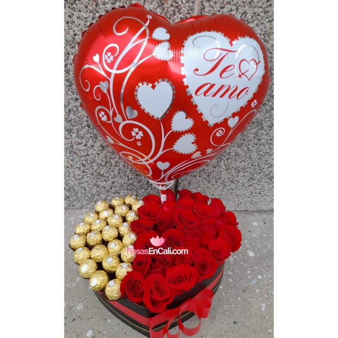 Corazón rosas y chocolates rojo